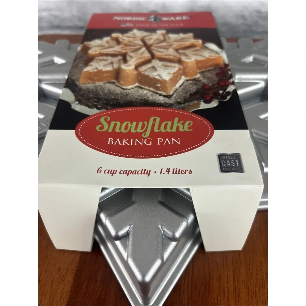 Nordic Ware Bundt Cake Pan 6 Cup Heavy Cast Aluminum Holiday Snowflake -NEW